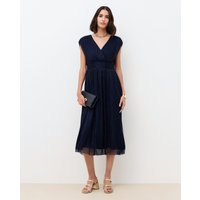 Robe midi fluide à col V et effet métallisé bleu marine — comment habiller une morphologie en V (épaules plus larges que les hanches)