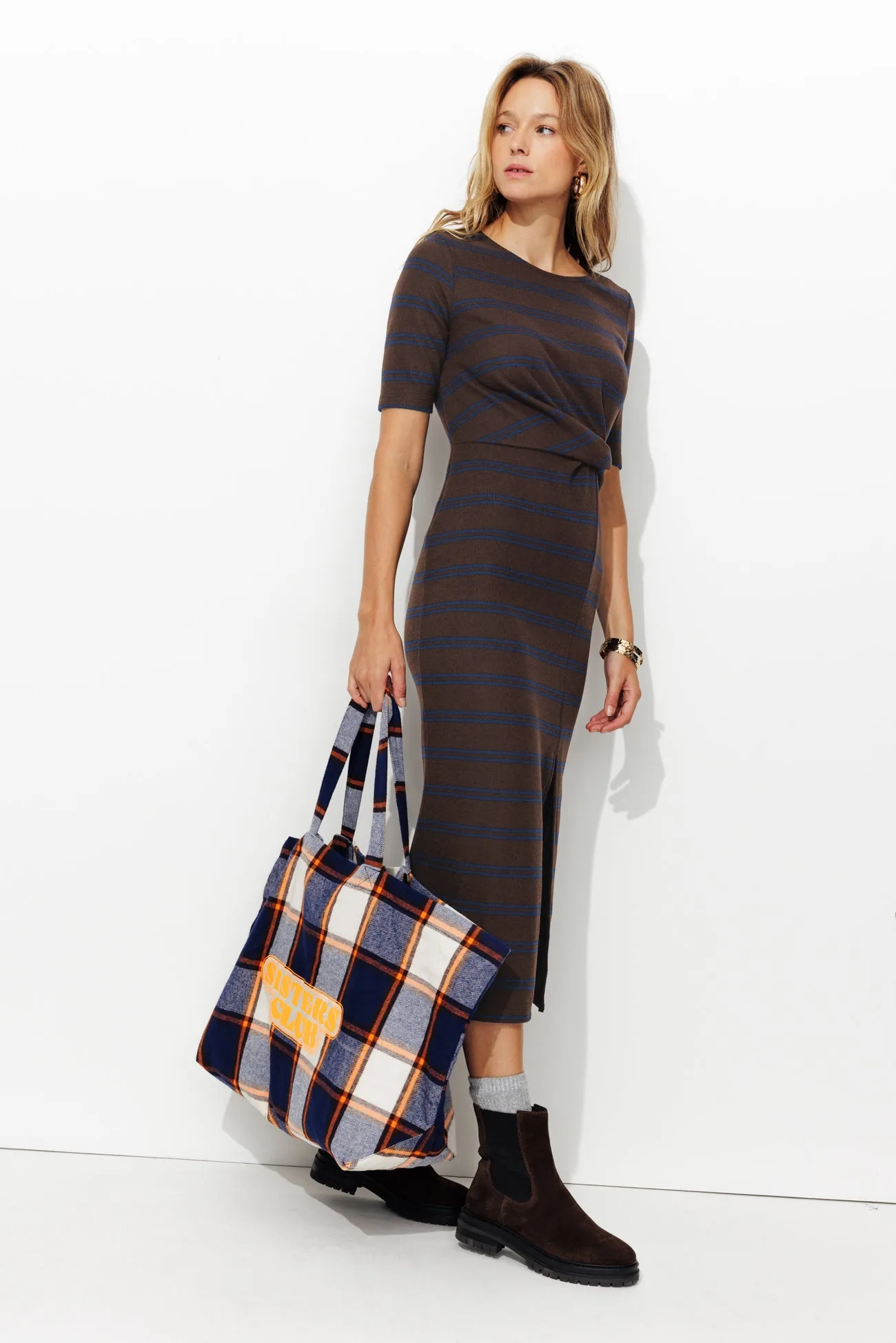 Robe longue en jersey côtelé — alternative aux tenues d'Emily Cooper dans Emily in Paris