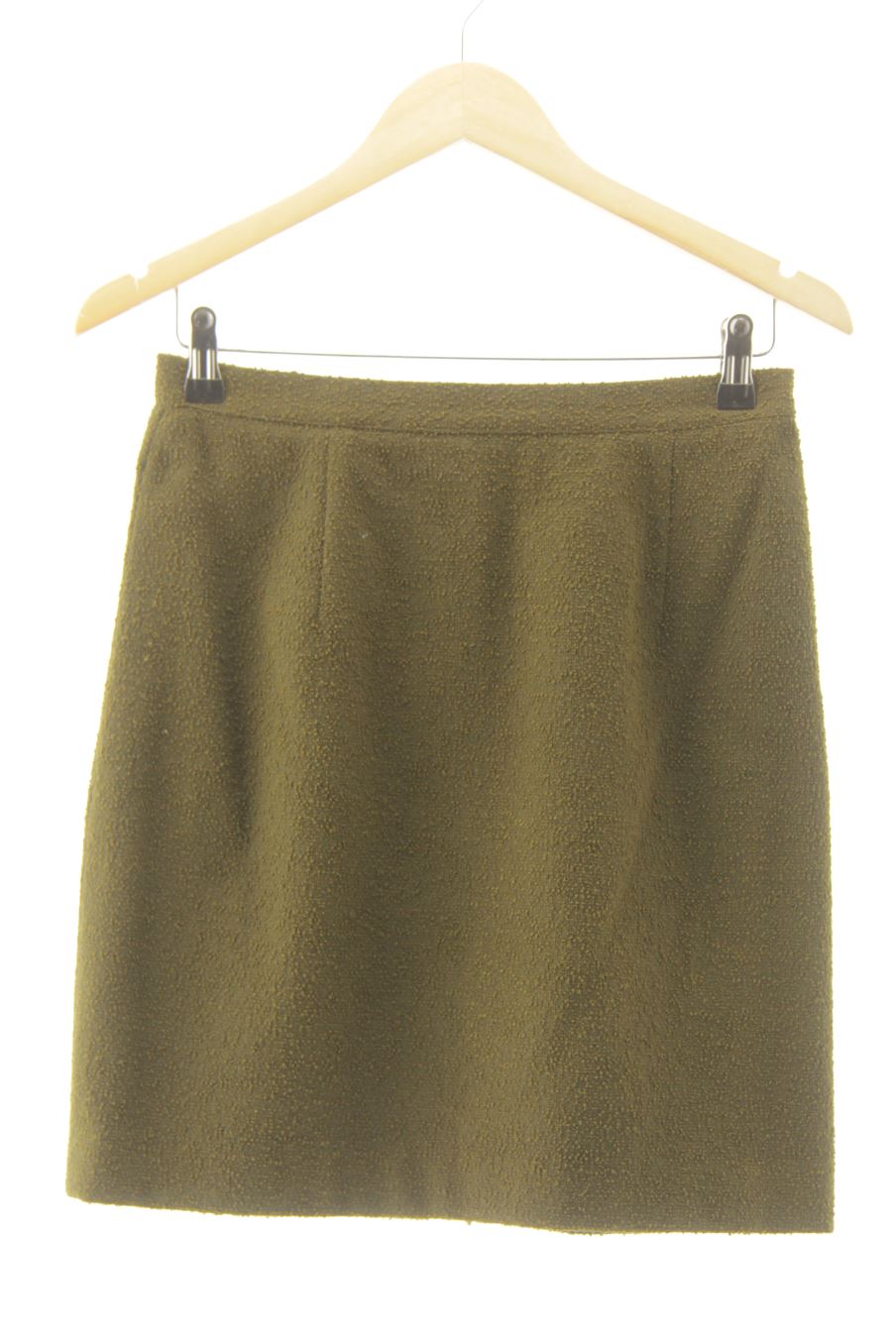 Falda de Unit de color Verde de segunda mano. — cómo combinar colores en la ropa y encontrar cada prenda por foto