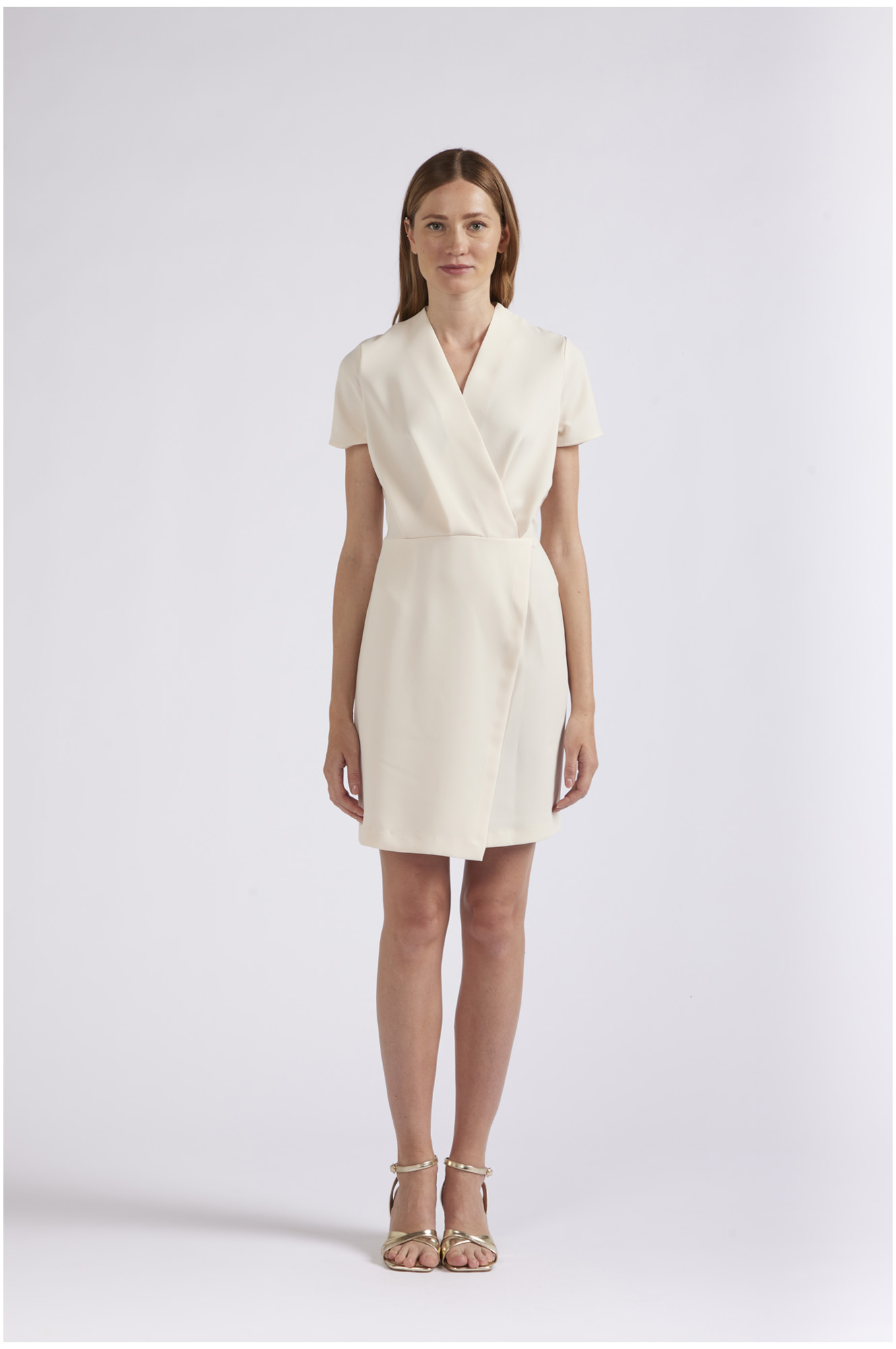 vestido suave con escote cruzado butter — cómo vestir y qué prendas favorecen a una figura con pecho grande