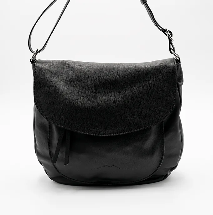 Bolso bandolera con solapa grande piel López Moreno - Temprado — alternativas asequibles al bolso Chanel 26 (Preppy Coco) de primavera-verano 2026