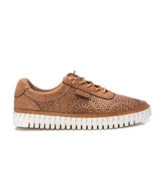 Carmela Leder-Sneaker camel — welche Sneaker-Modelle 2026 zu jedem Outfit passen und wie man sie per Foto findet