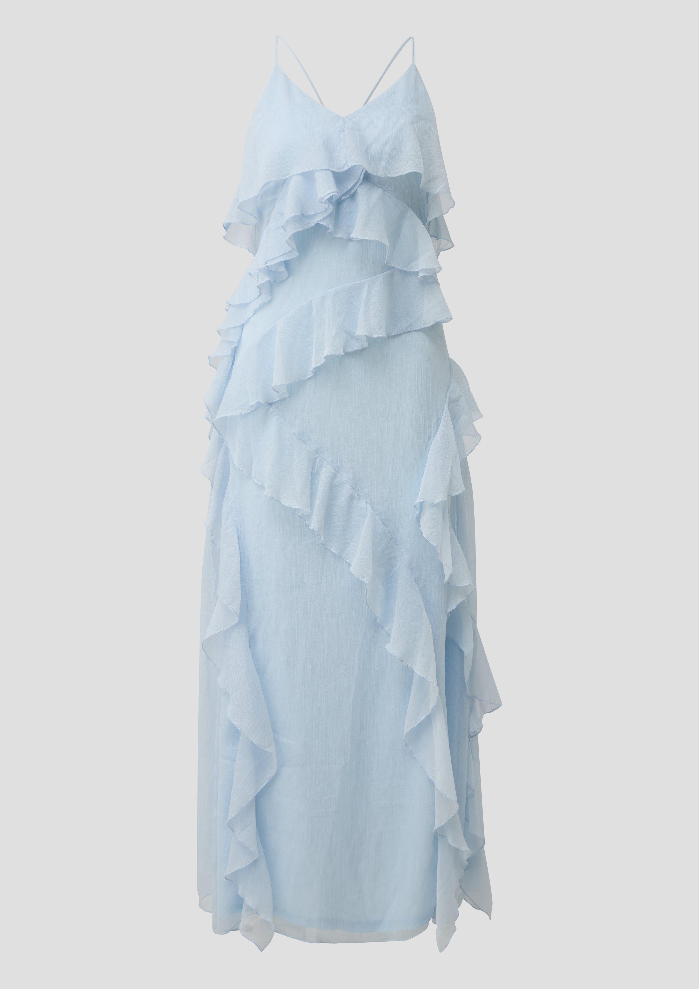 Langes Chiffonkleid mit Volants — wie man einen Rechteck- oder H-Typ kleidet und optische Kurven schafft