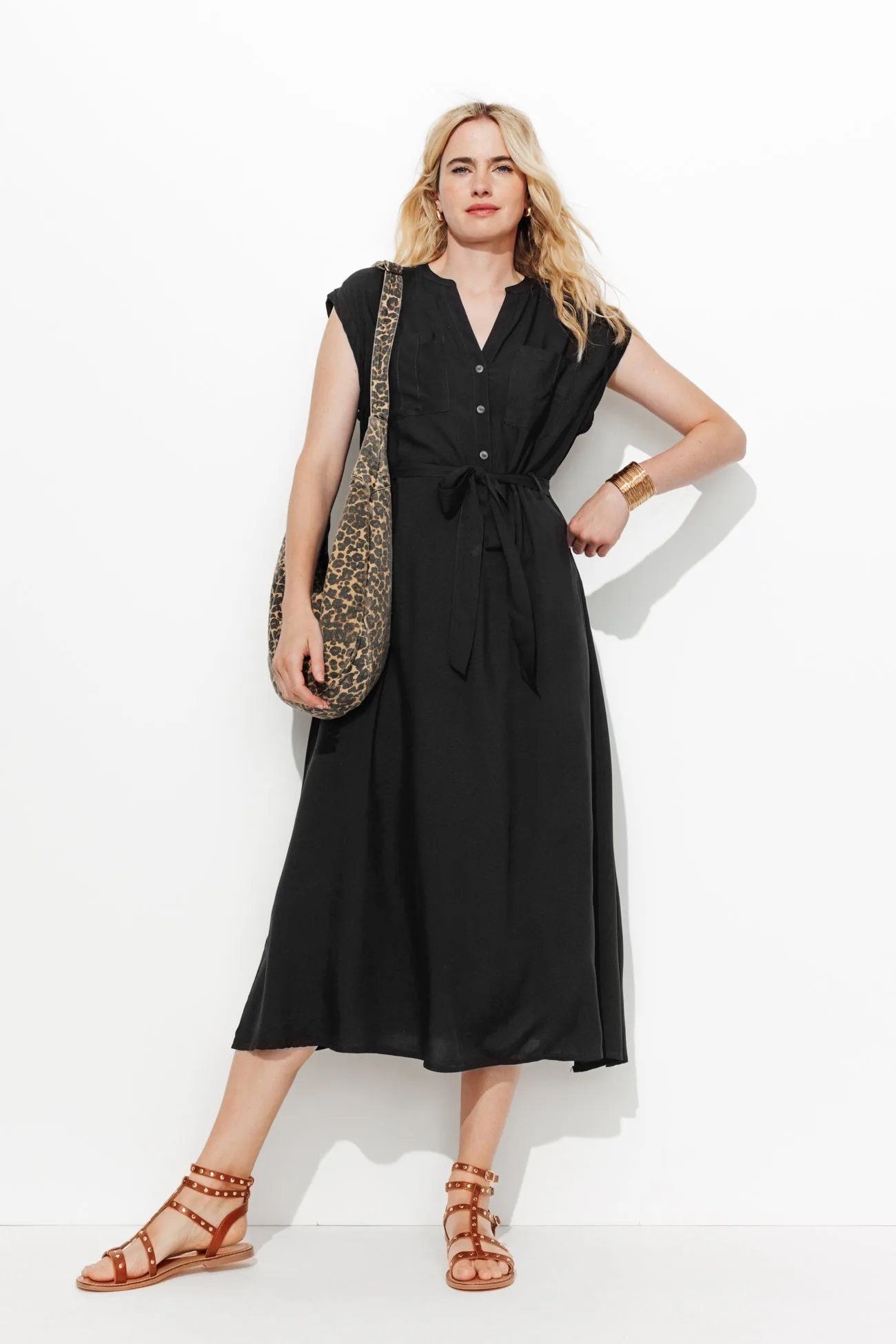 Robe midi unie ceinturée