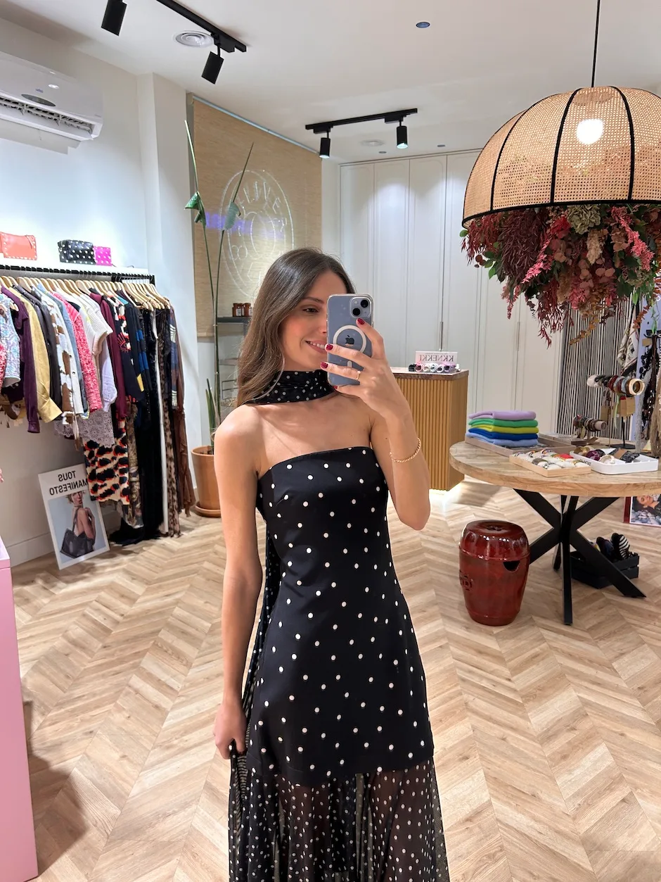 Vestido Palabra De Honor Topos Marfil - Oliver Shopping — looks y outfits de Emily in Paris temporada 5
