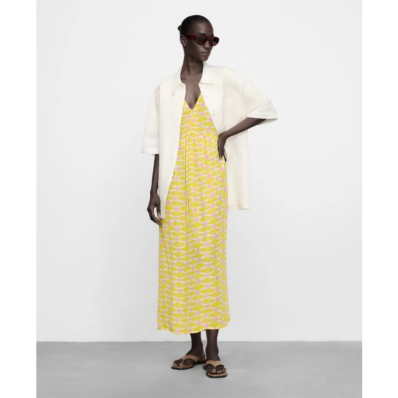 Adolfo Dominguez - Vestido largo estampado con escote pico y cordón. — outfits y moda de Mujeres Imperfectas (serie turca)