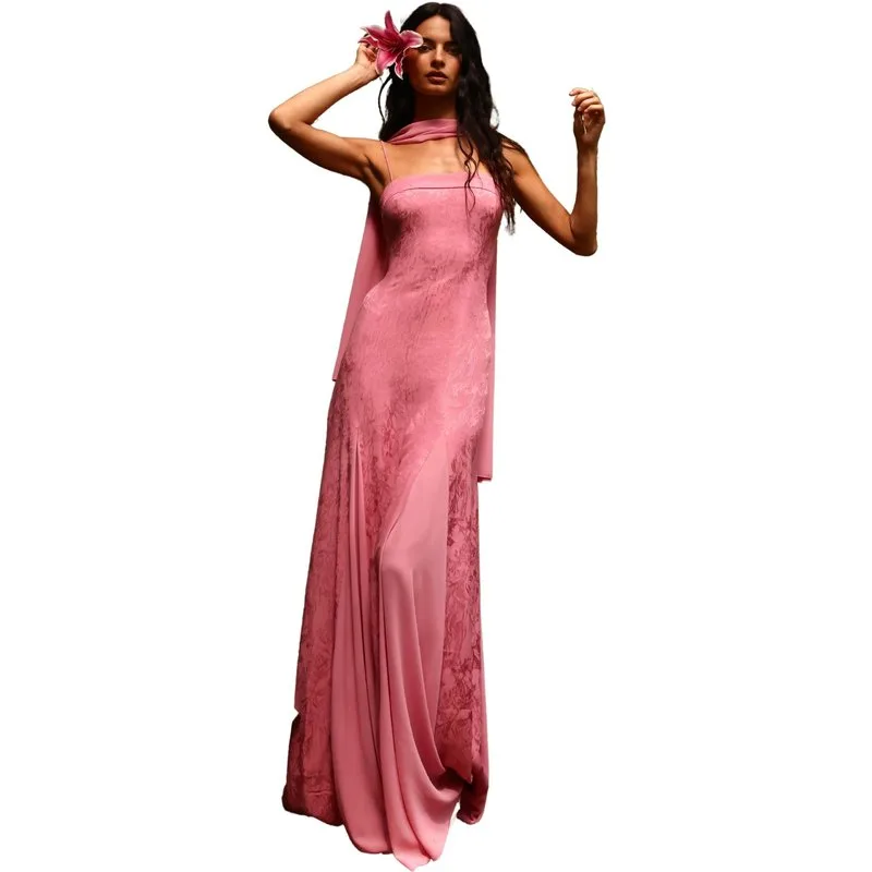 MIPHAI - Vestido largo de gasa con relieve y escote cuadrado. — outfits y moda de Mujeres Imperfectas (serie turca)