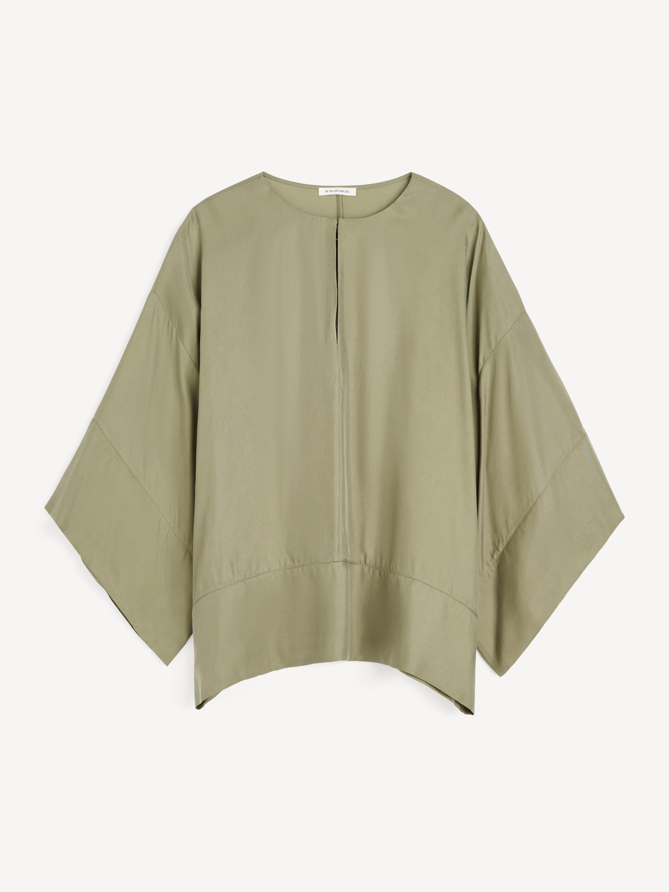 Blouse Cicie — comment s'habiller et quelles coupes camouflent le ventre