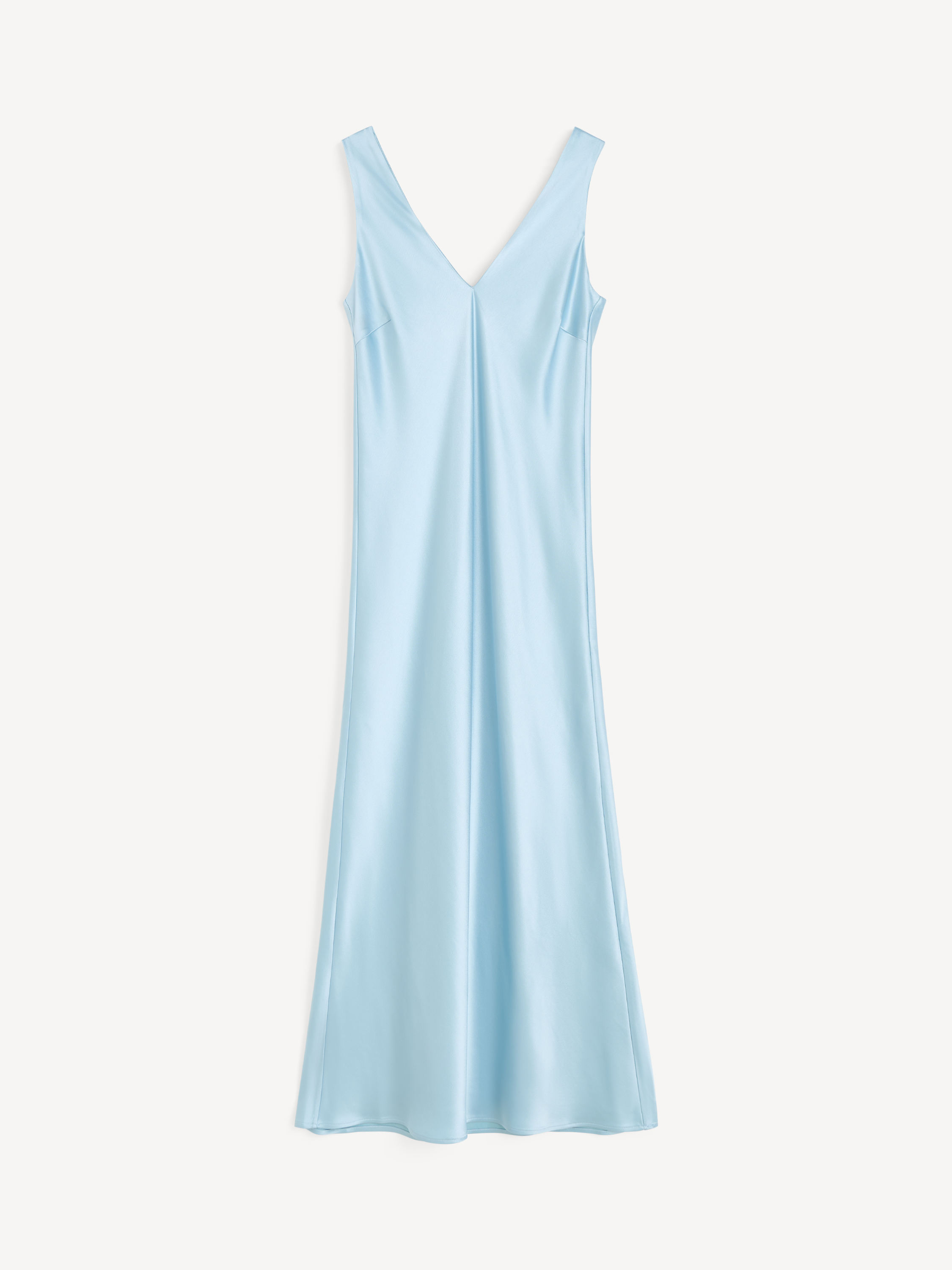 Robe longue en satin Levita — comment habiller une morphologie en V (épaules plus larges que les hanches)