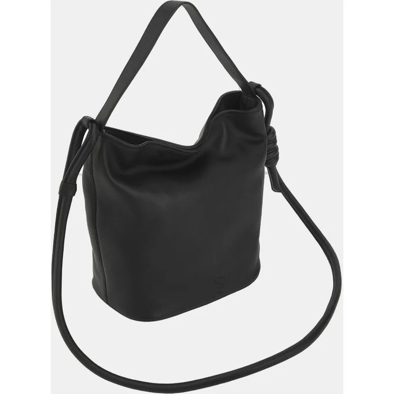 Zubi - Hobo mediano en negro de piel. — alternativas asequibles al bolso Chanel 26 (Preppy Coco) de primavera-verano 2026